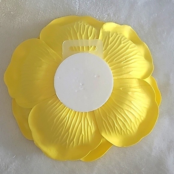 Set of 4 Small Yellow Decorative Giant Flower Party Baby Shower Decor Easy Hang - Picture 4 of 7